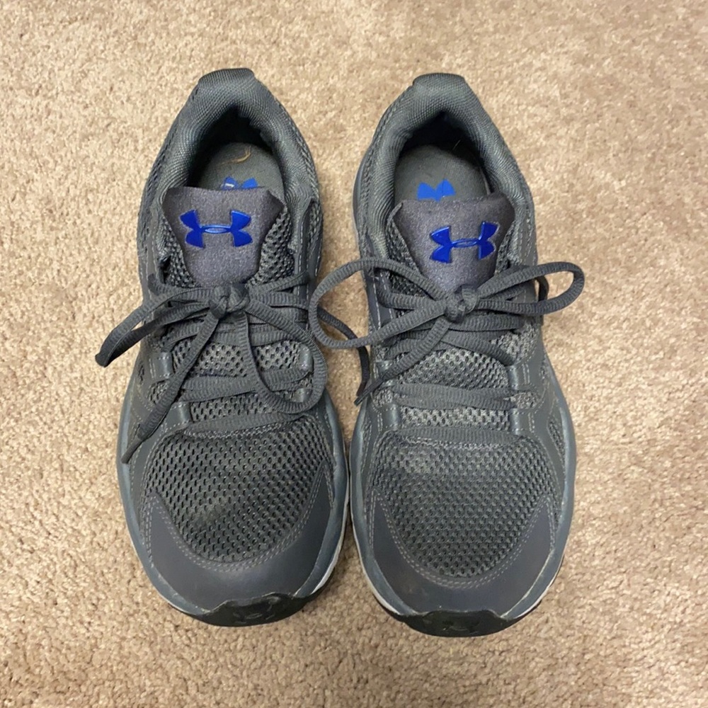 Men’s 7.5 Grey Under Armour Shoes